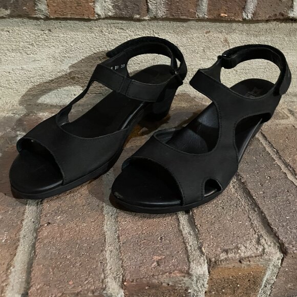 NWOT Like New Mephisto Black Leather Slingback Sandal Size 9 - Picture 2 of 4